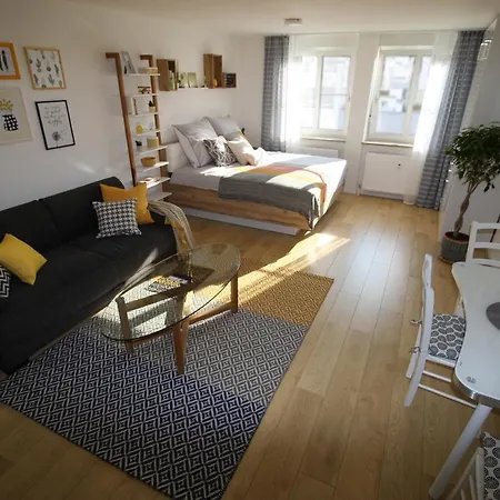 Old Town & Main Station City Apartment